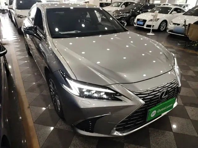 Lexus ES — Фото автомобиля 3