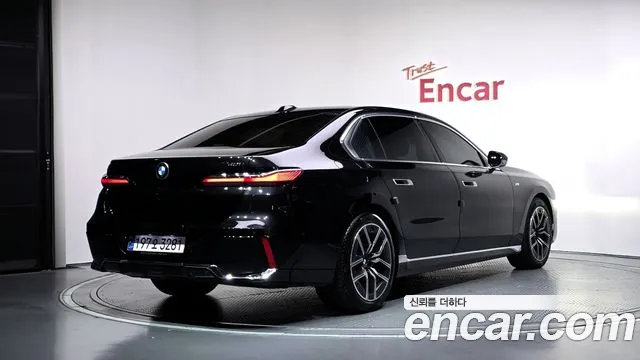 BMW 7 Series G70 — Фото автомобиля 2