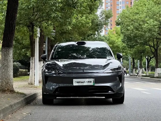Zhijie Luxeed R7 2026 Range Extender Max — Фото автомобиля 2