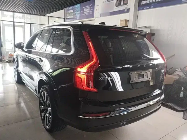 Volvo XC90 — Фото автомобиля 4