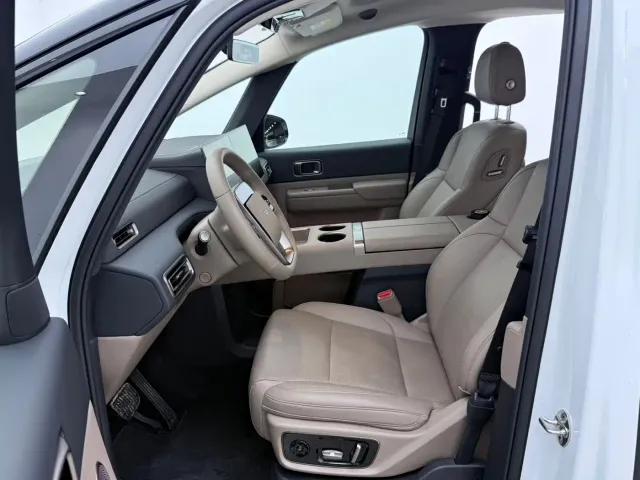 Li Auto MEGA — Фото автомобиля 9