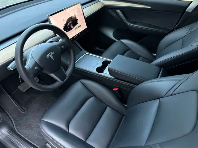 Tesla Model Y — Фото автомобиля 13