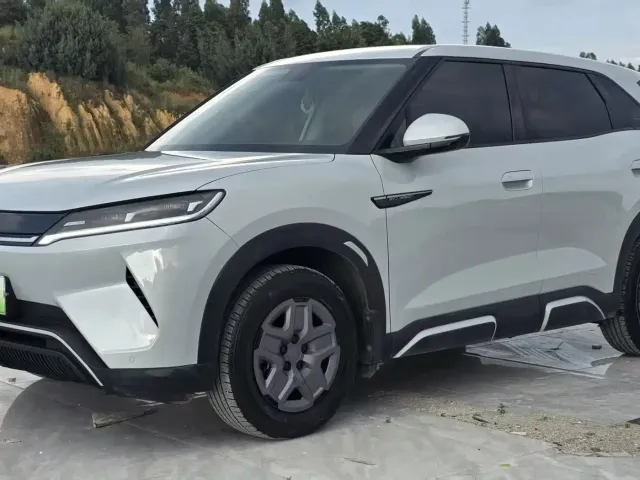 BYD Yuan UP — Фото автомобиля 2