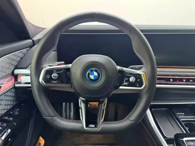 BMW i7 M70L — Фото автомобиля 14