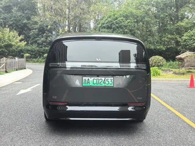 Li Auto MEGA — Фото автомобиля 4