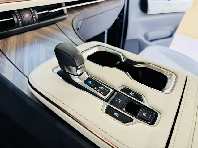 Lexus LM — Фото автомобиля 5