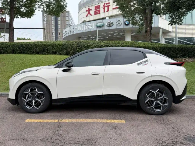 Lynk & Co Z20 — Фото автомобиля 3