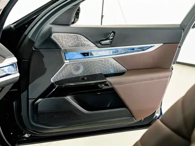 BMW 7 Series — Фото автомобиля 16