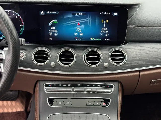 Mercedes-Benz E-Class — Фото автомобиля 17