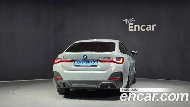 BMW i4 — Фото автомобиля 4