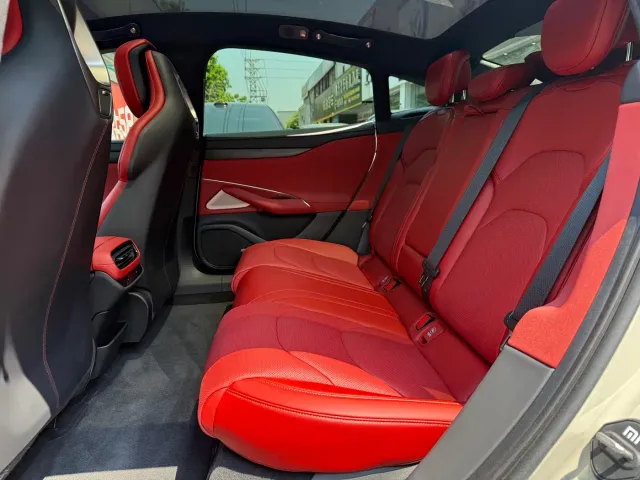 Xiaomi SU7 — Фото автомобиля 8