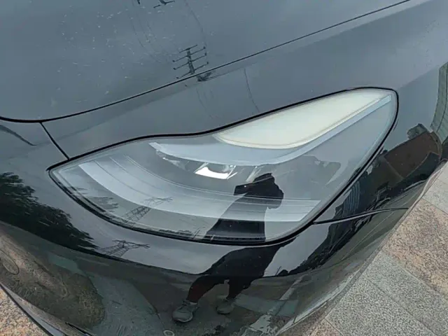 Tesla Model Y — Фото автомобиля 23