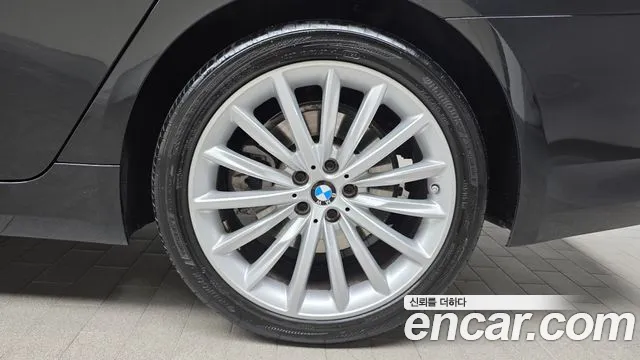 BMW 5-Series — Фото автомобиля 3