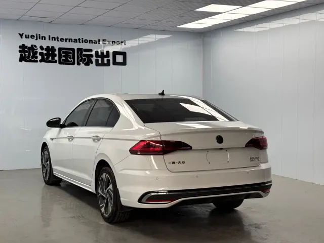 Volkswagen Bora — Фото автомобиля 8