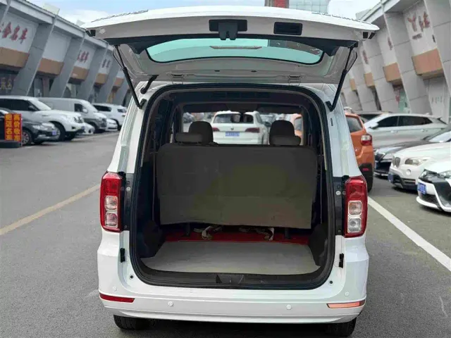 Wuling Hongguang — Фото автомобиля 14