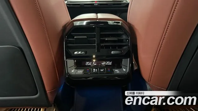 BMW iX — Фото автомобиля 17