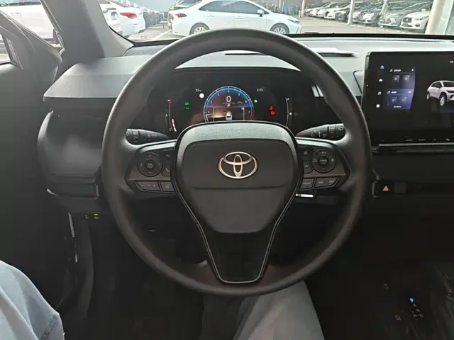 Toyota Corolla Cross — Фото автомобиля 10