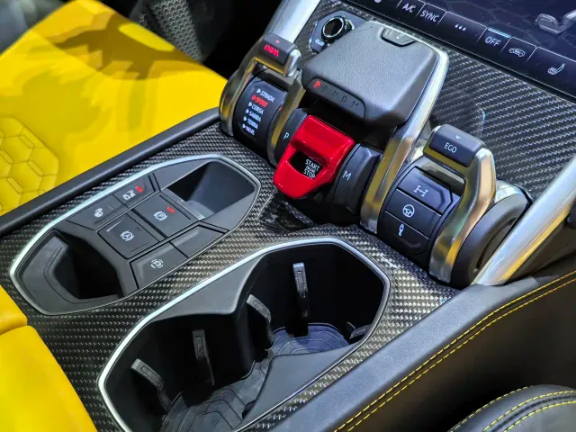 Lamborghini Urus — Фото автомобиля 14