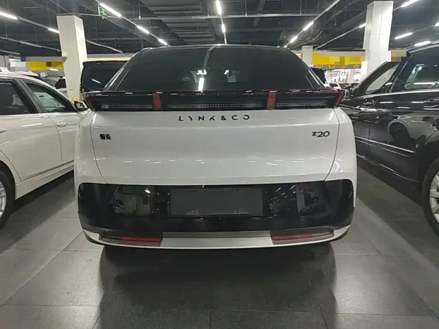 Lynk & Co Z20 — Фото автомобиля 5