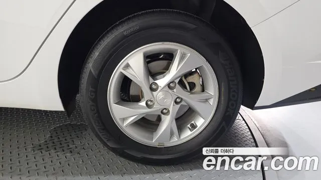 Hyundai AVANTE Avante (CN7) — Фото автомобиля 21