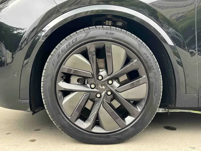 Li Auto Li Xiang L9 2022 Max — Фото автомобиля 10