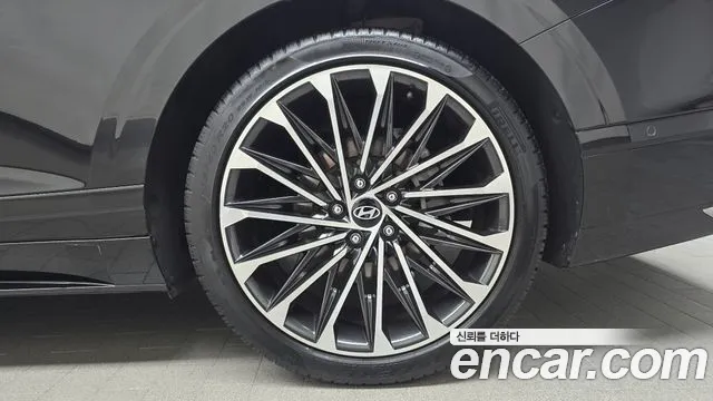 Hyundai Grandeur Grandeur (GN7) 2.5 Бензин 2WD — Фото автомобиля 17