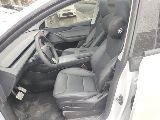 Tesla Model Y — Фото автомобиля 14