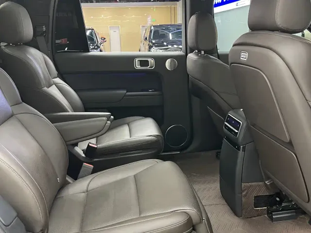 Li Auto L9 — Фото автомобиля 9