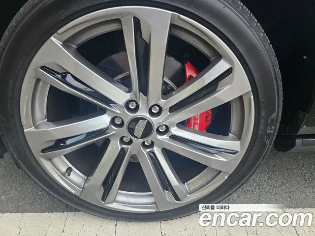 Cadillac Escalade — Фото автомобиля 6