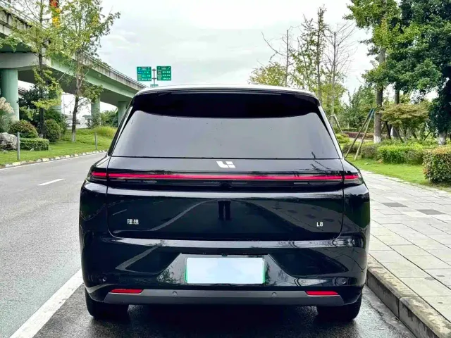 Li Auto L8 — Фото автомобиля 8