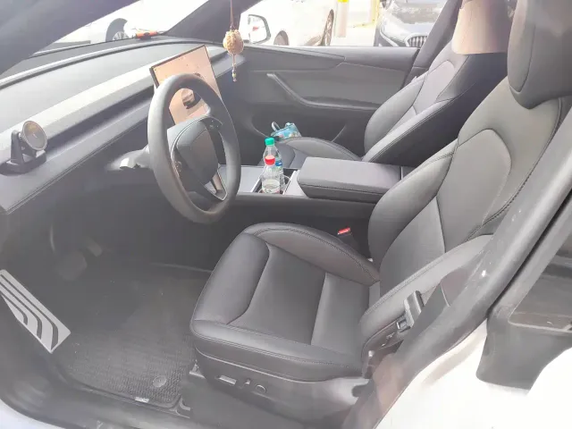 Tesla Model Y — Фото автомобиля 5