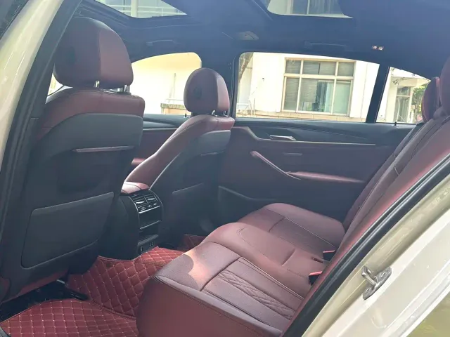 BMW 5 Series — Фото автомобиля 6