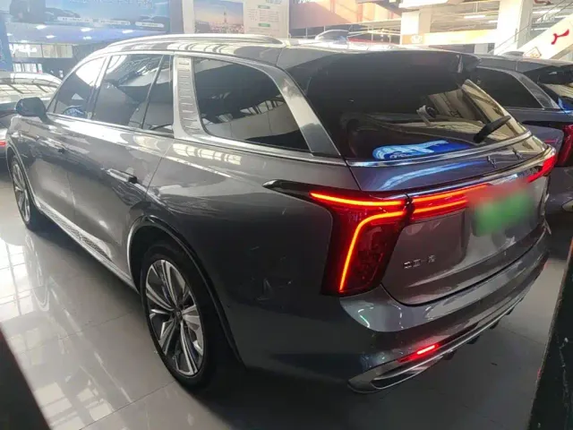 Hongqi E-HS9 — Фото автомобиля 4