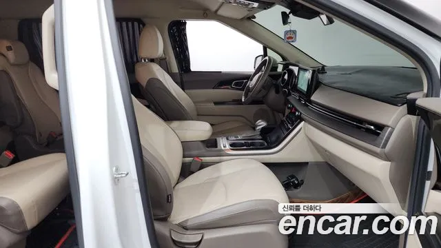 Kia Carnival Generation 4 — Фото автомобиля 16