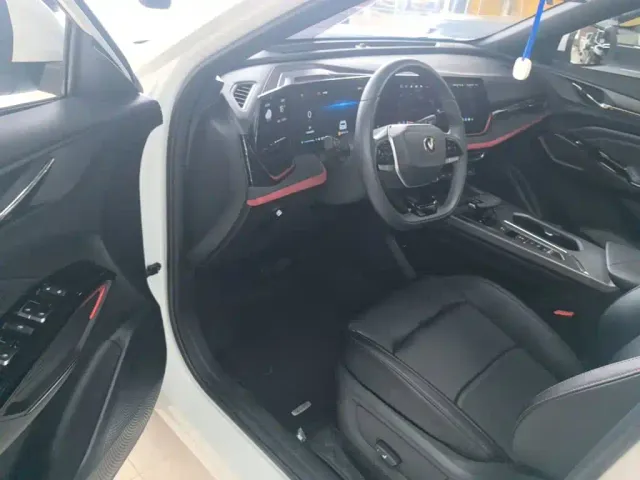 Changan X5 Plus — Фото автомобиля 15