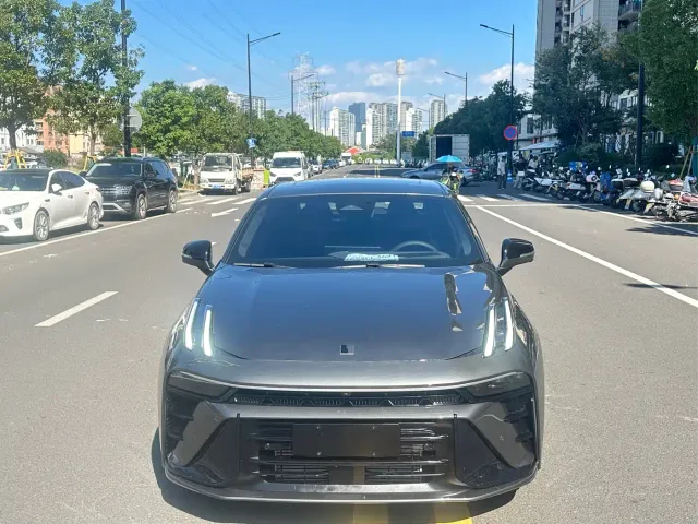 Lynk & Co 03 — Фото автомобиля 2