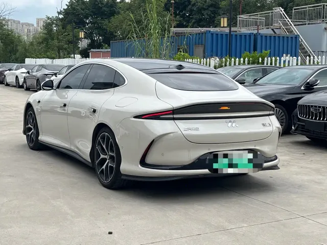 IM Motors L6 — Фото автомобиля 9