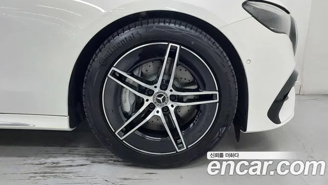 Mercedes-Benz E-Class — Фото автомобиля 5