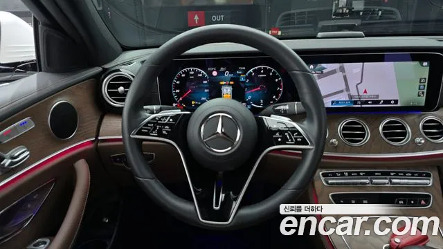 Mercedes-Benz E-Class — Фото автомобиля 12