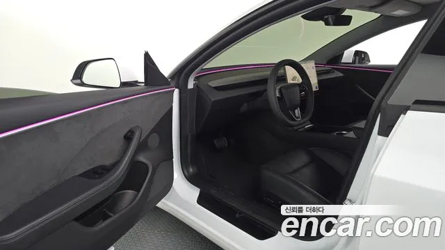 Tesla Model 3 — Фото автомобиля 9