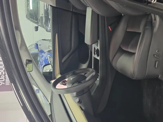 Tesla Model Y — Фото автомобиля 4
