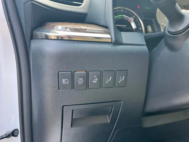 Toyota Vellfire — Фото автомобиля 13