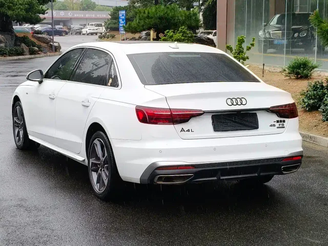 Audi A4L — Фото автомобиля 15