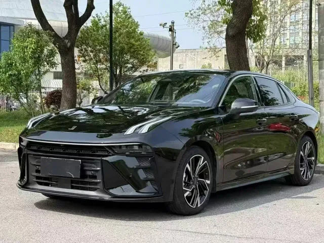 Фотография автомобиля — Lynk & Co 03