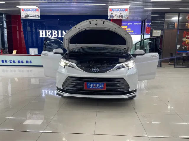 Toyota Sienna — Фото автомобиля 23