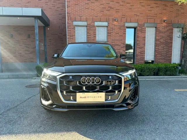 Audi Q7 — Фото автомобиля 10