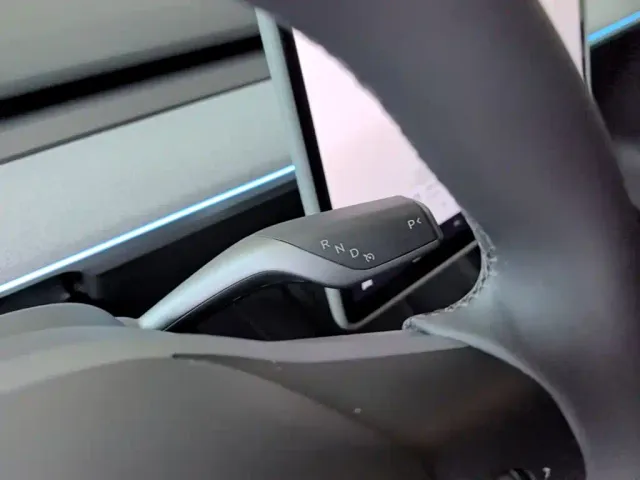 Tesla Model Y — Фото автомобиля 13