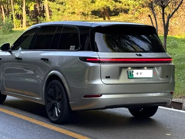 Li Auto L9 — Фото автомобиля 15