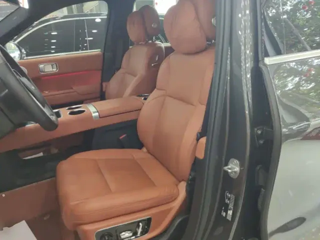 Li Auto L8 — Фото автомобиля 14