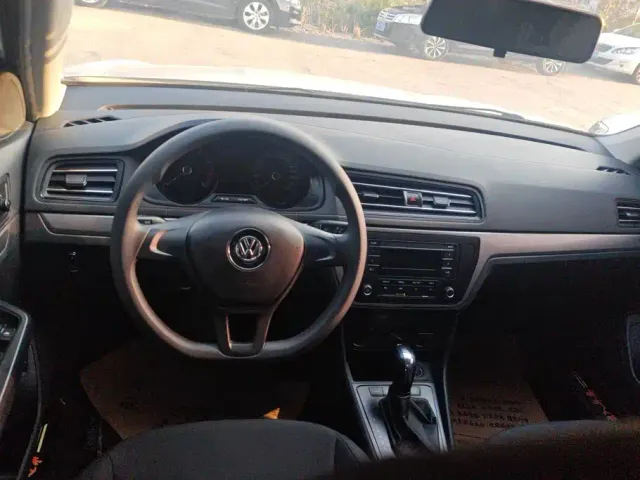 Volkswagen Lavida — Фото автомобиля 12